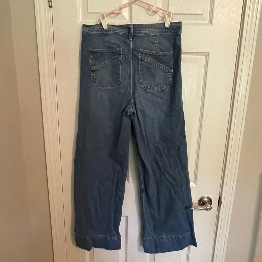 GAP wide-leg high rise medium wash jeans. - Picture 2 of 3